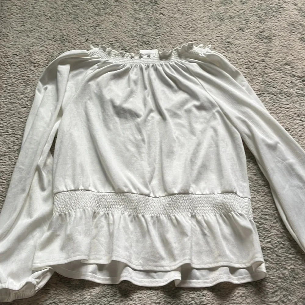 1 State. White long sleeve shirt V-neck size medium. NWT. - Picture 9 of 10